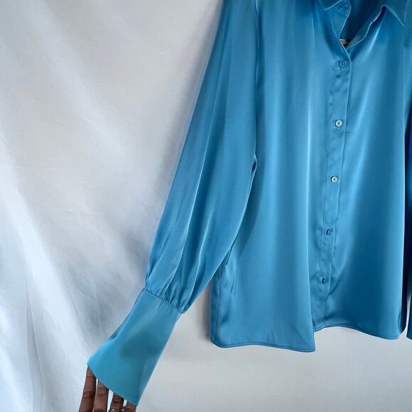 Halogen Solid Button-Up Shirt Women's Medium Blue Long Sleeve Business Career - Picture 7 of 8